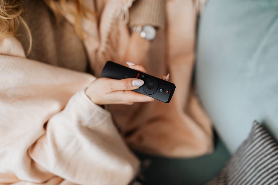 How to Stream Free UK TV via Official IPTV Apps: Freeview Play, ITVX, and BBC iPlayer Explained